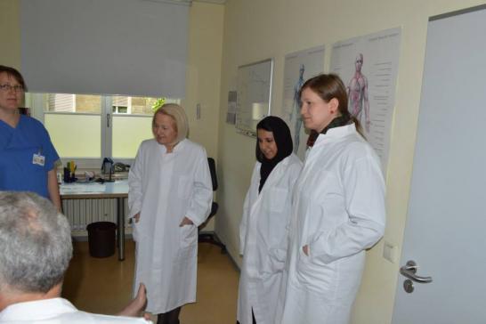 Gemeinsam besuchten die beiden Staatsministerinnen das UniversitaetsGefaessCentrum der Universitaetsklinik Dresden und liessen sich von Prof. Weiss die neuesten Techniken zeigen.  (Foto: Saechsisches Staatsministerium fuer Soziales und Verbraucherschutz)